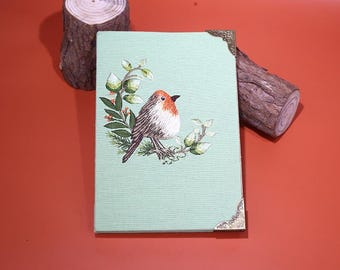 Personlig broderad linneanteckningsbok: Blom- och djurmotiv