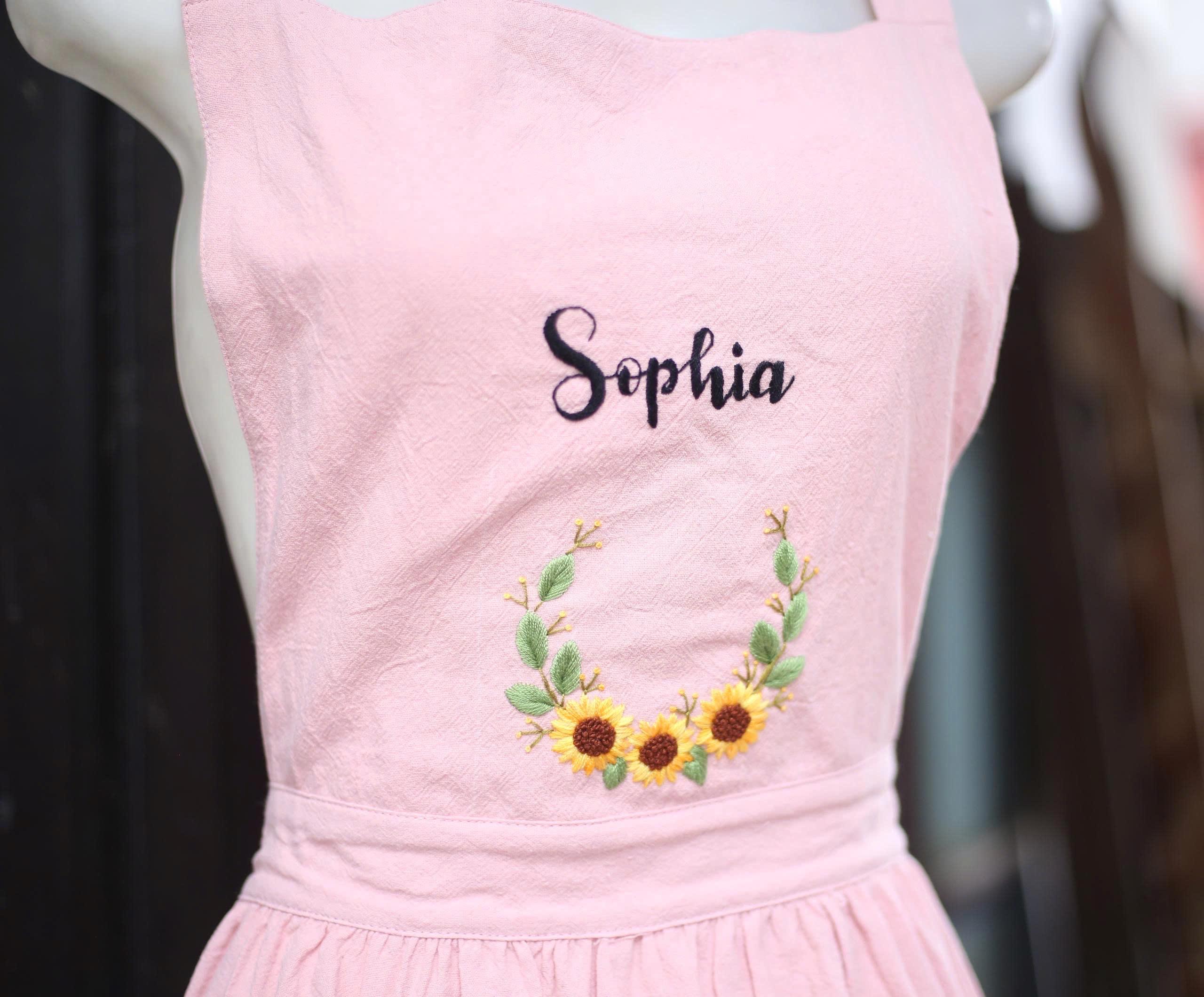 ひまわり刺繍入りリネンエプロン：彼女へのパーソナライズギフト