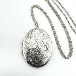 Vintage Sterling Silver Oval Locket with 24&quot; Curb Chain | Foliate Engraved