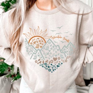 Floral Mountain Sweatshirt, Retro Nature Graphic Crewneck, Adventure Hiking Pullover, Boho Sun and Birds Sweater Outdoor Lover Fall Top Gift
