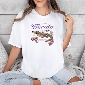 Welcome to Florida Shirt, Retro Alligator Graphic Tee, Sunshine State Travel T-Shirt, Tropical Vacation Souvenir Gift for Her, Sweet Gift
