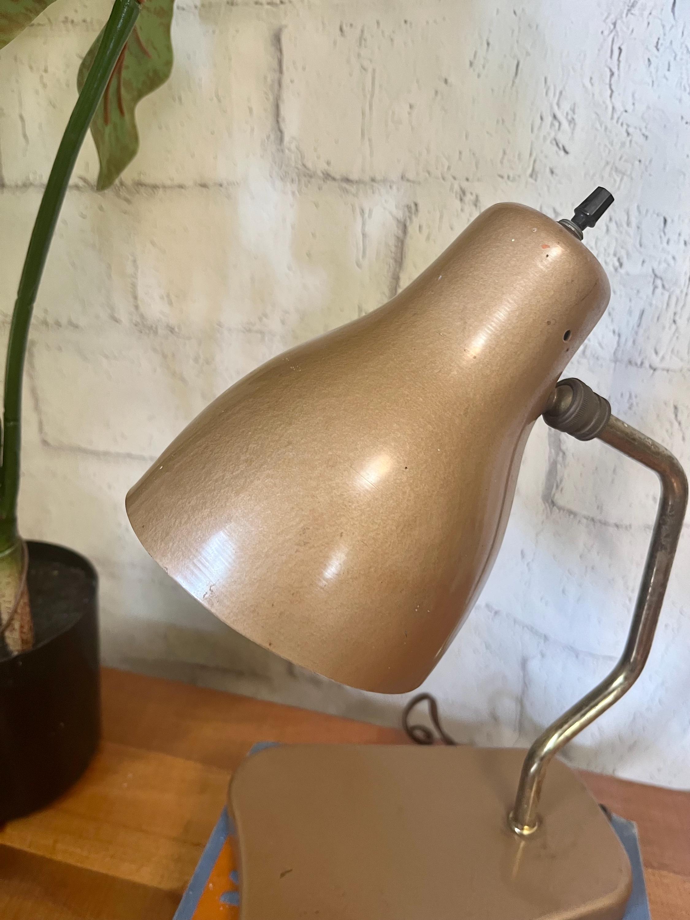 1960年代のヴィンテージ、ミッドセンチュリースタイルの茶色の金属製 