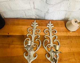 Par de apliques de pared metálicos vintage de mediados de siglo para velas.