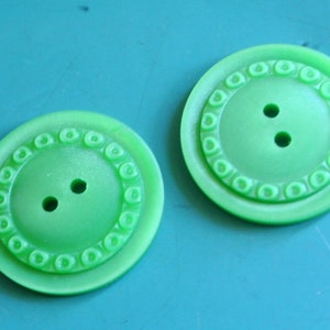 Vintage 1960s Grass Green Plastic Buttons: Sewing Decoration (Lot of 5)