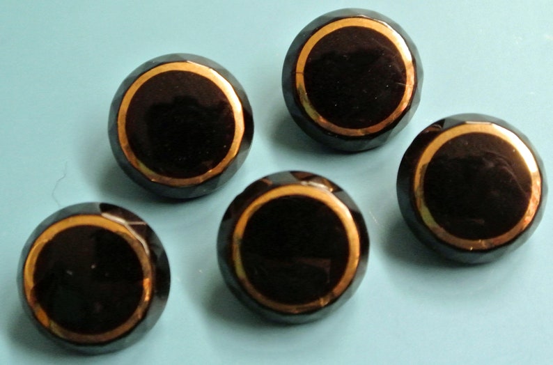 Lot of 5 gorgeous small vintage 1940s unused round black glass buttons with gold line circle faceted frame and selfschranks