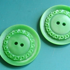 Vintage Grass Green Plastic Buttons: 1960s Sewing Decoration (Lot of 4)