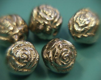 Lot of 5 large lovely vintage 1970s unused round silvercolor metal rose flower beads for your jewelry prodjects