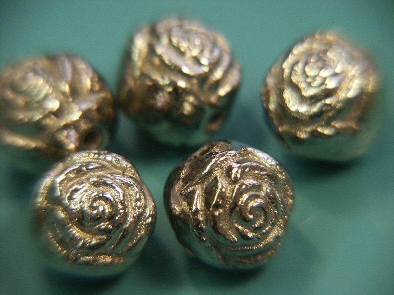 Lot of 5 large lovely vintage 1970s unused round silvercolor metal rose flower beads for your jewelry prodjects image 1