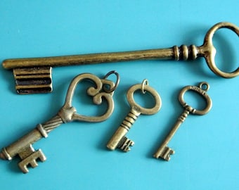 Lote único de 4 colgantes/dijes Kee vintage de metal color bronce de gran tamaño de la década de 1980 para tus proyectos de joyería.