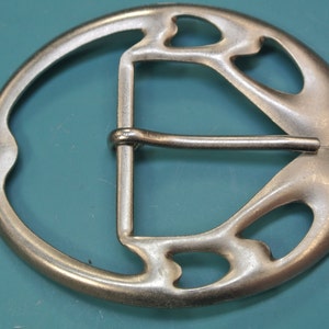 Large unused vintage 1960s lightweight oval silvercolor metal belt buckle for your sewing prodjects