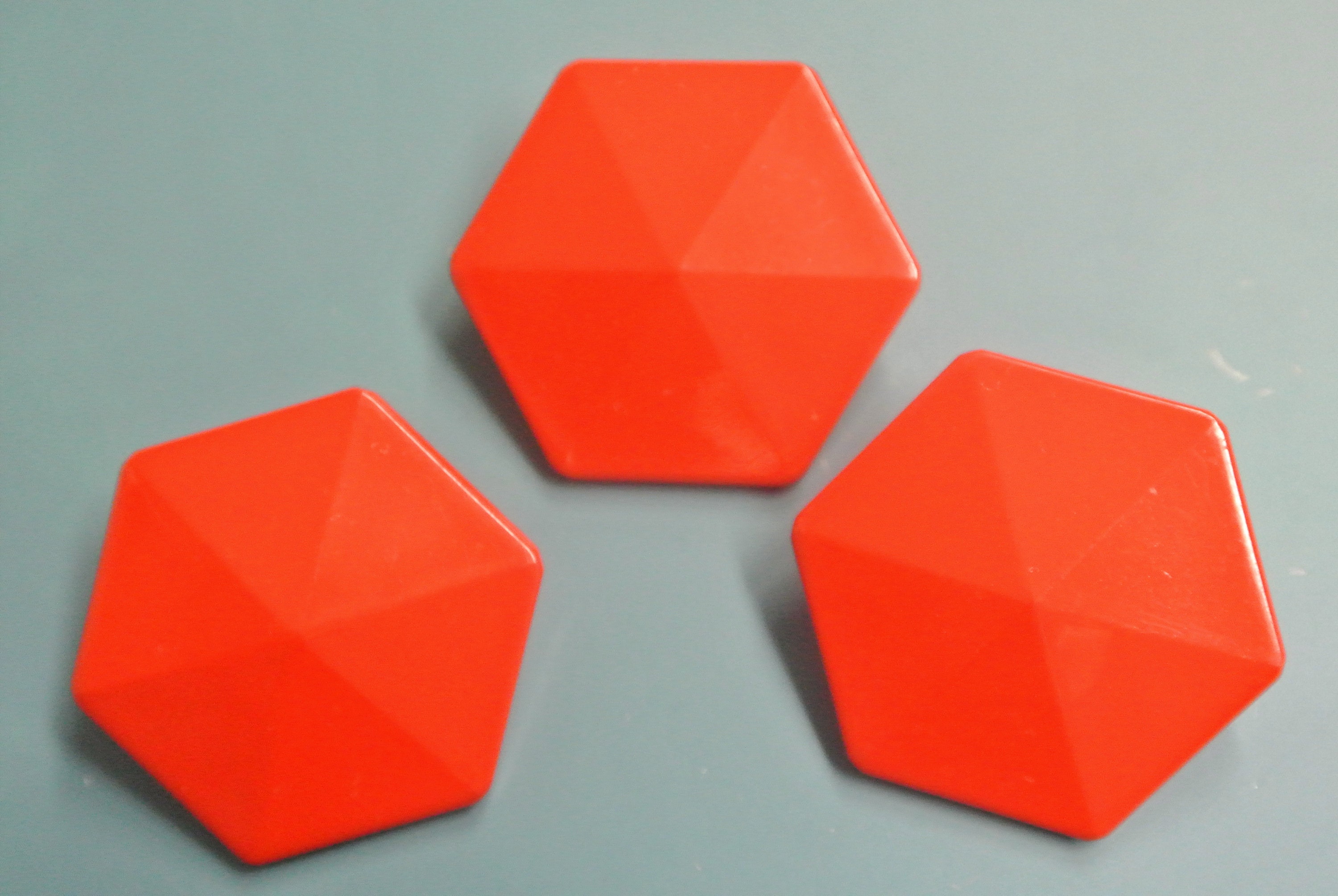 Lot De 6 Boutons Vintage Transparents Rouges à 2 Trous, 2,3 Cm - Occasion, France