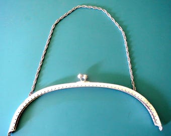 Vintage jaren 1950 zilveren metalen tasframe met kettinghengsel