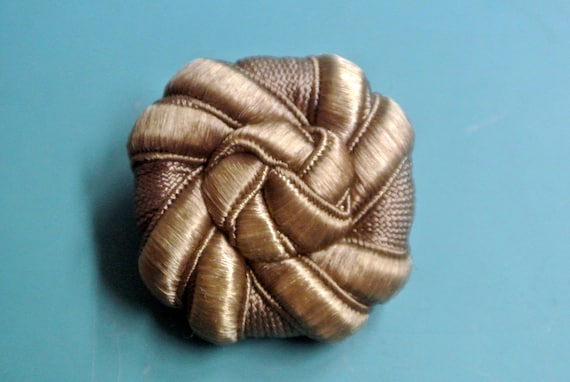 Lot of 2 large vintage 1960s unused light beige threadwork fur coat thread plastic buttons with backside loop for your sewing prodjects