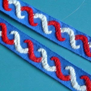 Vintage inutilisé rouge / bleu / blanc tissé coton zigzag motif décoration bande ruban de garniture pour vos projets de couture