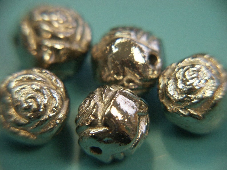 Lot of 5 large lovely vintage 1970s unused round silvercolor metal rose flower beads for your jewelry prodjects image 2