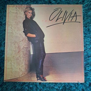 オリビア・ニュートン＝ジョン - Totally Hot (EMA 789) オリジナル歌詞入りスリーブ付きアナログLPレコード