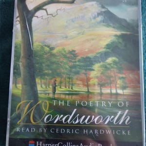 Op de afbeelding: Een cd-hoesje met een landschapsschilderij van een meer en bomen, met een figuur bij het water. De titel "The Poetry of Wordsworth" staat erop, met "Gelezen door Cedric Hardwicke" eronder. Het HarperCollinsAudioBooks-logo staat onderaan.