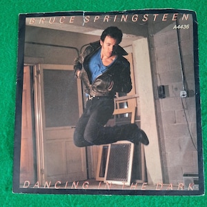 Clásicos sencillos de vinilo de los 80 en formato de 7 pulgadas: Black Box, Renee & Renato, Stevie Wonder, Tight Fit, Animotion (Obsession), James Brown, Bruce Springsteen.