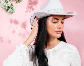 Sombrero vaquero de novia con pedrería: Despedida de soltera con temática del Oeste