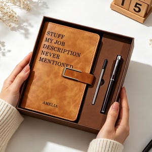 Cuaderno de trabajo divertido, cuaderno con cosas que nunca se mencionan en la descripción de mi puesto, cuaderno de oficina personalizado, regalo para compañeros de trabajo
