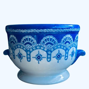Blue White Vintage Cache Pot – Scalloped Lace Pattern Planter