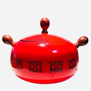 Lovely Vintage Red and Black Fondue Pot with Wooden Handles - Mid Century Fondue Pot - Made in Taiwan -Great Styling - 1970s Decor