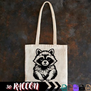Pu&ograve; includere: Una borsa tote bianca con manici neri e un'illustrazione in bianco e nero di un procione sul davanti. Il testo "30 RACCON" &egrave; in fondo alla borsa.