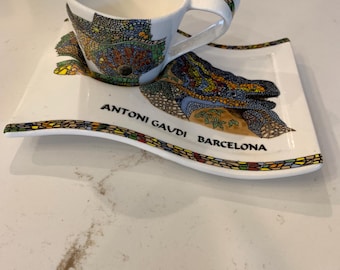 Ensemble soucoupe Gaudi, Barcelone, Espagne, tasse à expresso et plat en porcelaine blanche, 7 po.