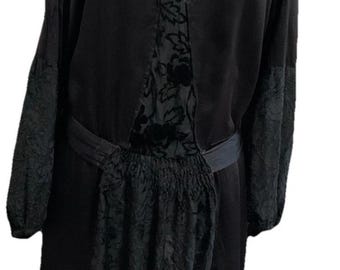 Zwarte zijden rouwjurk uit de jaren 40 in Edwardiaanse stijl, maat medium, geen tags Klein foutje