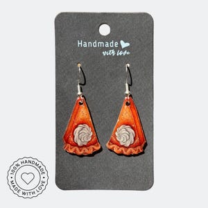 Pendientes colgantes de pastel de calabaza, joyas de postre de otoño, accesorios de Acción de Gracias, regalo de panadero, pendientes de comida de otoño, pendientes de rebanada de pastel hechos a mano