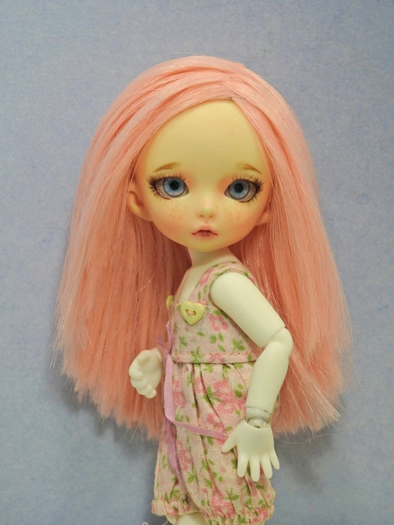 lati yellow doll