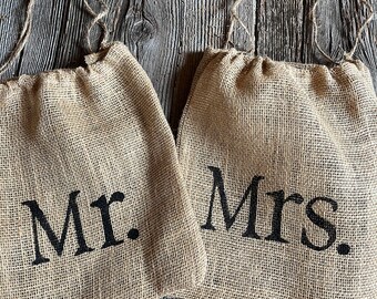 Set of 2 burlap dollar dance bags, wedding accessories, Mr and Mrs bag