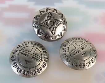 2 pcs 481-22 Metal Shank Buttons Antique Silver Finish 22mm Sun Face Zuni