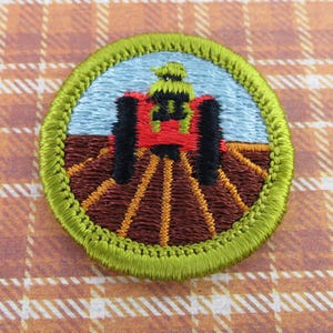 Vintage BSA Boy Scouts of America Farm Mechanics small merit badge Patch variation with no roll bar - 1 1/2 inches