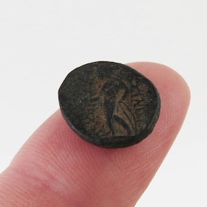 Ancient bronze Roman Widow&#39;s Mite tiny figural image antique coin
