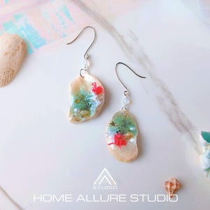 Handmade Oyster Shell Earrings – 925 Silver Ocean Diorama Resin Jewelry with Freshwater Pearls, Sand & Seashells – Beach Statement Earrings