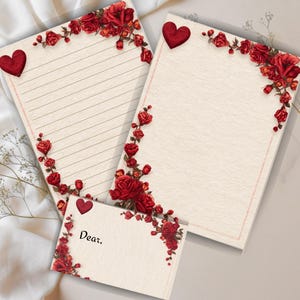 Puede incluir: Juego de papelería con papel crema adornado con rosas rojas y motivos de corazón. El juego incluye hojas rayadas y en blanco, además de una tarjeta pequeña con la palabra "Dear". Las rosas están agrupadas en las esquinas y bordes.