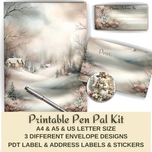 Op de afbeelding: Een penvriendenkit met briefpapier met winterthema. De kit bevat briefpapier, enveloppen, adresetiketten en stickers. Het briefpapier toont een besneeuwd landschap met een huis en bomen. De enveloppen hebben bloemaccenten en een illustratie van een sneeuwpop.