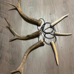 Chaveiro de chifre de veado verdadeiro. Presentes para despedida de solteiro, presentes para padrinhos, presentes de Natal, presentes para ele, presentes para o Dia dos Pais, lembrancinhas.