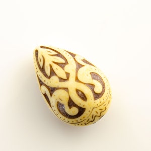 Vintage Acrylic Beads. Ivory Etched Beads. Acrylic Teardrop Beads. Ivory Lucite Drop