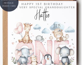 Può includere: Biglietto di compleanno personalizzato per una nipote. Il biglietto presenta il testo "Happy 1st Birthday Very Special Granddaughter" e il nome "Hattie". Il design include illustrazioni di animali, palloncini rosa e il numero "ONE".