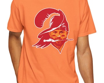 Baker Mayfield face on Bucco Bruce Tampa Bay Buccaneers Swashbuckler T-Shirt