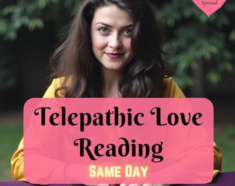 Può includere: Una donna con lunghi capelli castani e una maglia gialla è seduta a un tavolo con carte dei tarocchi. Uno striscione rosa mostra il testo "Telepathic Love Reading SAME DAY". Un cuore rosa in alto a destra indica "5 Card Spread".