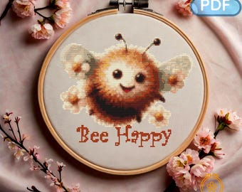 Uroczy wzór do haftu krzyżykowego „Bee Happy”: puszysta pszczoła z motywującym cytatem (114 x 98 ściegów, pobierz plik PDF)