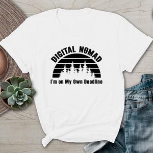 Digital Nomad Jag är på egen hand Deadline-tröja Frihet Resa Liv T-shirt White