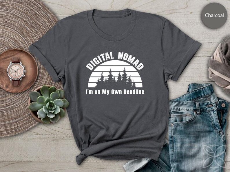Digital Nomad Jag är på egen hand Deadline-tröja Frihet Resa Liv T-shirt Charcoal