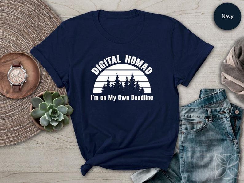 Digital Nomad Jag är på egen hand Deadline-tröja Frihet Resa Liv T-shirt Navy