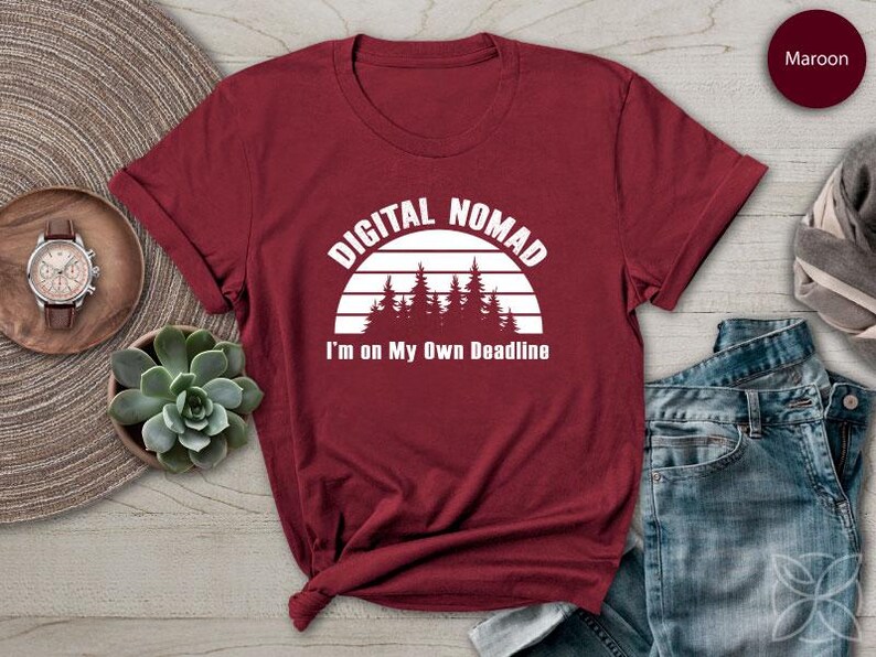 Digital Nomad Jag är på egen hand Deadline-tröja Frihet Resa Liv T-shirt Maroon