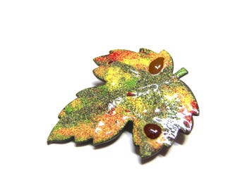 Vintage Maple Leaf brooch