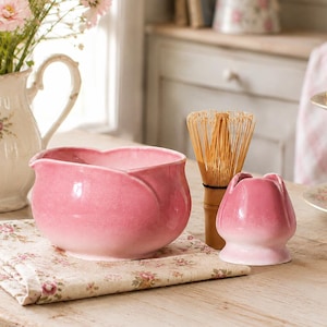 Matcha-Schale mit rosa Blütenmuster, handgefertigte Keramik-Chawan, Geschenk für die Teezeremonie